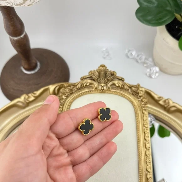 Lucky Alhambra Clover Earrings with Logo – Sterling Silver - Picture 6 of 9